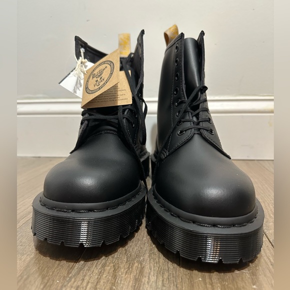 Dr. Martens 1460 Mens Sz 10 Boots MONO Leather 27032 ALL BLACK SMOOTH $160 - Picture 2 of 6